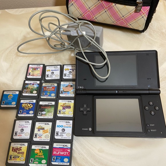 Nintendo DSI Bundle - Picture 6 of 10